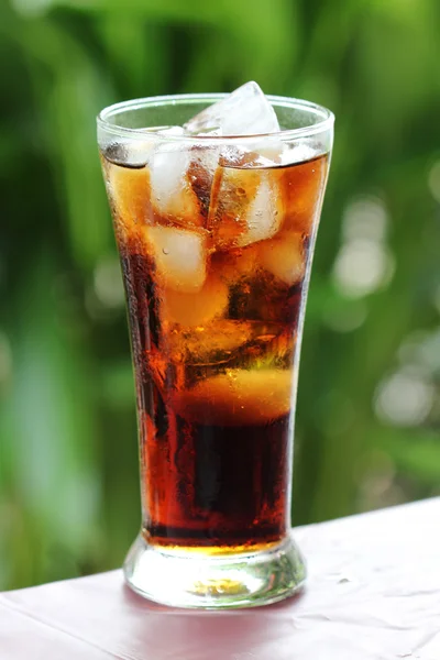Een gras van cola — Stockfoto