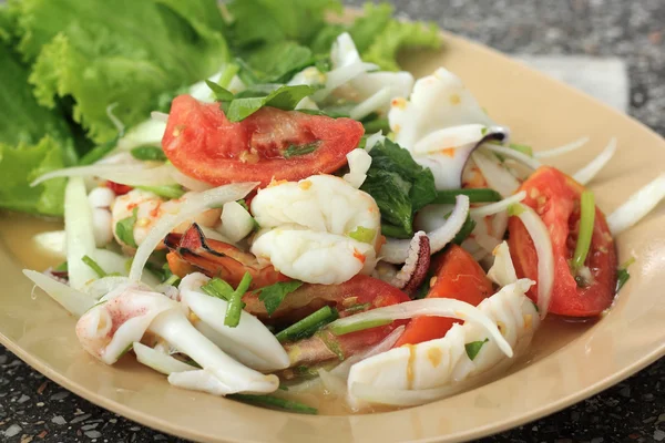 Insalata tailandese gamberetti e calamari di mare — Foto Stock