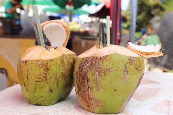 两个新鲜的椰子 — 图库照片