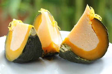 yumurta kremalı balkabağı içinde yarısı 