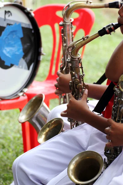 Students playing saxophone — Stock Photo, Image