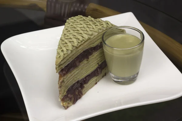 Green tea and Sweet red bean paste crepe cake — Stock Photo, Image