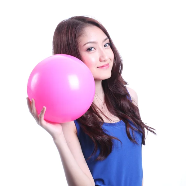 Flicka och rosa boll — Stockfoto