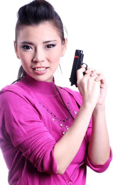 Asiática mulher segurando uma arma — Fotografia de Stock