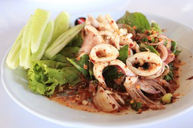 Tay tarzında acılı kalamar