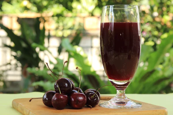 Cherry juice and cherries Fruit — Stock Photo, Image