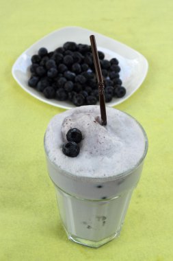 yaban mersini muzlu süt