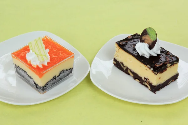 Pastel de queso de chocolate y galletas de naranja ca — Foto de Stock