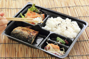 set bo Buhar pilavlı Saba balık ızgara