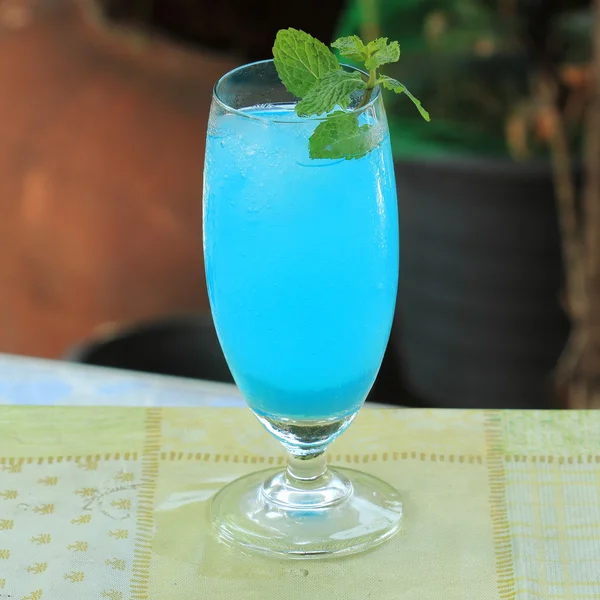 Blue hawaiian cocktail — Stock Photo, Image