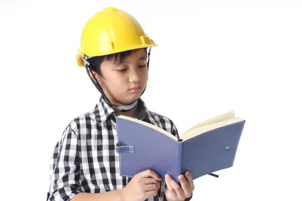 Asiatico ragazzo in casco lettura — Foto Stock