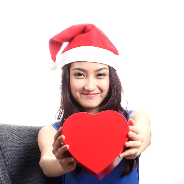 Asian woman carrying a box with the shape of a heart — Stock Photo, Image