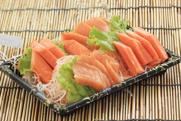 Verse zalm seshimi instellen in het vak — Stockfoto