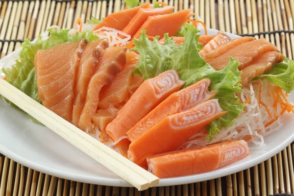 Verse zalm seshimi ingesteld op de plaat — Stockfoto