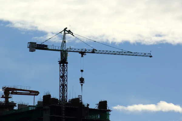 Construction site with crane and building — Stock Photo, Image