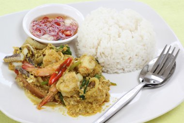 Deniz ürünleri sarı toz köri karıştırın kızarmış Buhar pilav ile 