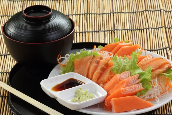 Verse zalm sashimi ingesteld op de plaat — Stockfoto