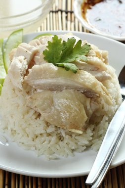 tabakta tavuk pilav ile Buhar