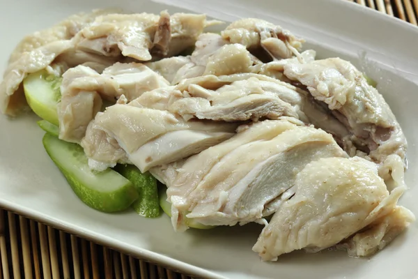 Deslice pollo al vapor en el plato — Foto de Stock