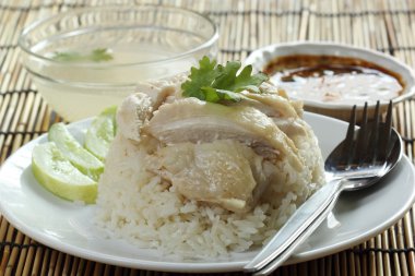 tabakta tavuk pilav ile Buhar