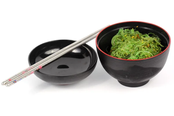 Японские водоросли в чашке — стоковое фото