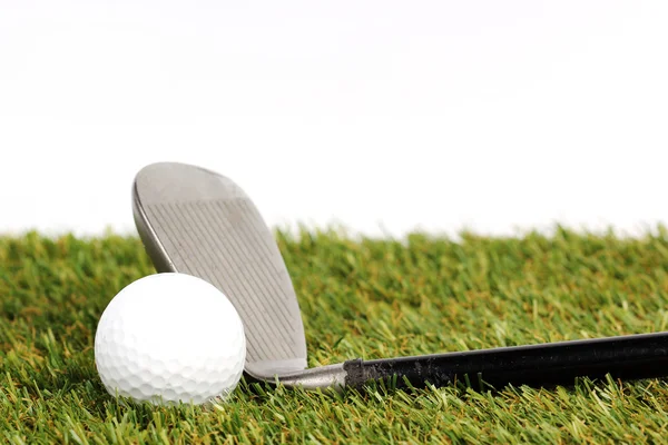 Kij golfowy na trawie — Zdjęcie stockowe