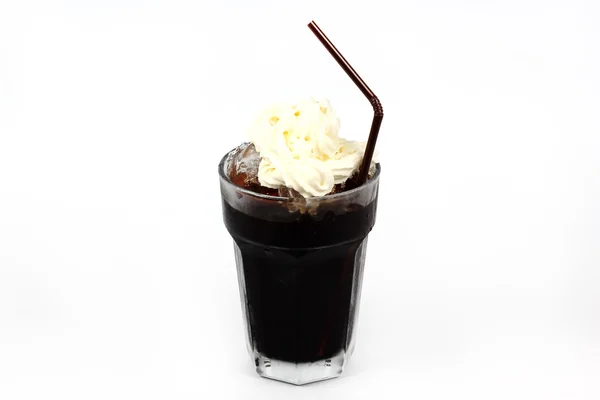 Tailandese ghiaccio caffè nero guarnizione con panna montata — Foto Stock