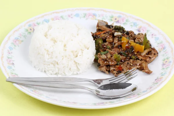 Stir fried beef with black hot pepper and steam rice — Stock Photo, Image