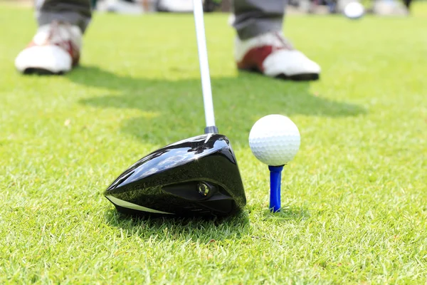 Golfista listo para T-off — Foto de Stock