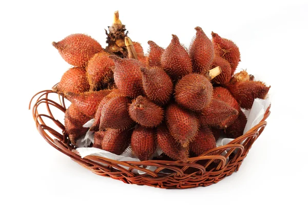 Salacca o zalacca frutta tropicale in cesto — Foto Stock