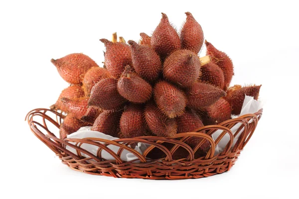 Fruta tropical de Salacca o zalacca en cesta —  Fotos de Stock
