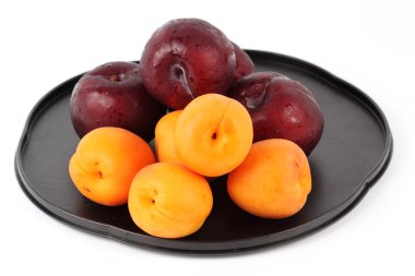 kayısı ve kuru erik tepsi