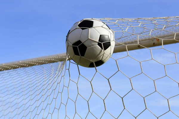 Calcio nella rete goal — Foto Stock