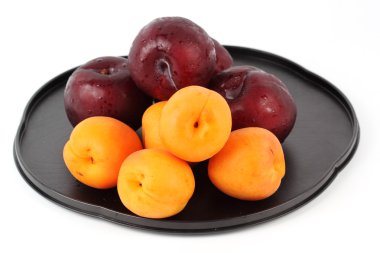 kayısı ve kuru erik tepsi