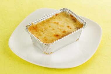 Lazanya folyo kutusunda