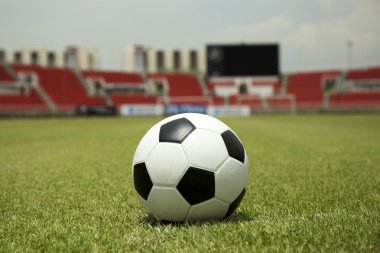 Sahada futbol topu