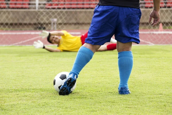 Soccer player will be kicking — Stock Photo, Image