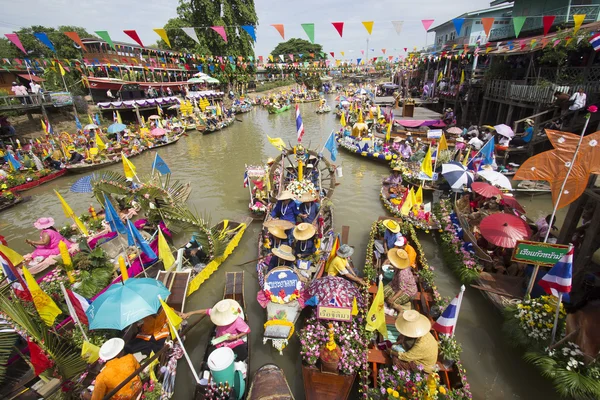 Ayutthaya, Tajlandia - 11 lipca: niezidentyfikowanych ludzi na kwiat boa — Zdjęcie stockowe
