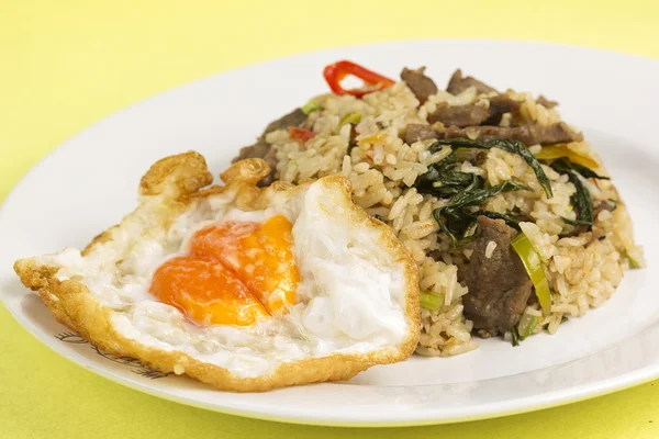 Fried rice with beef chili and basil — Stock Photo, Image