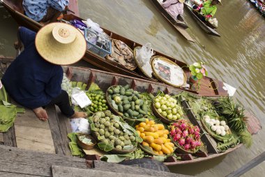 Tayland 'da yüzen pazar