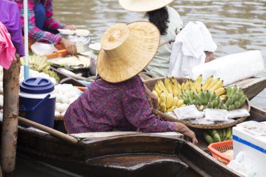 geleneksel yüzen Pazar 