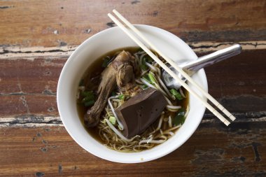 erişte pot demlenmiş ördek ile