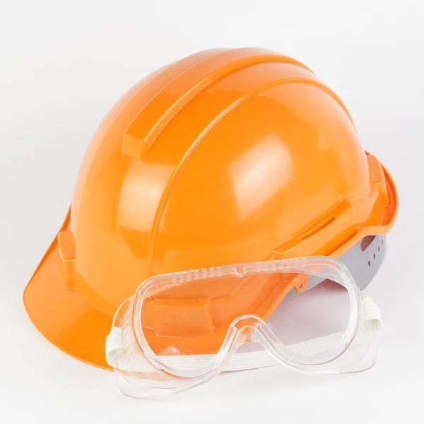 Оранжевый защитный шлем и очки — стоковое фото