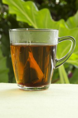 bustine di tè con le tazze 