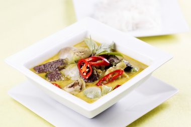 Yeşil köri tavuk çorbası 