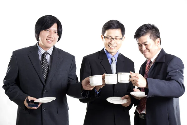 Tre asiatiska affärsman med kaffepaus med samtal — Stockfoto