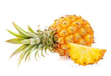 Beyaz üzerine izole edilmiş ananas