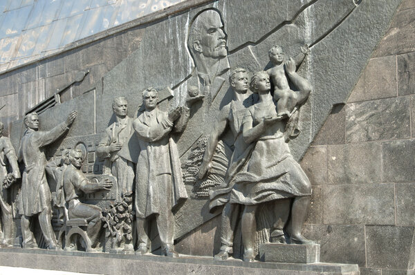 "Фрагмент памятника ракете
