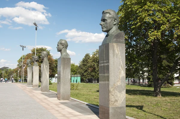 Cosmonaut's busts. — Stock Photo, Image