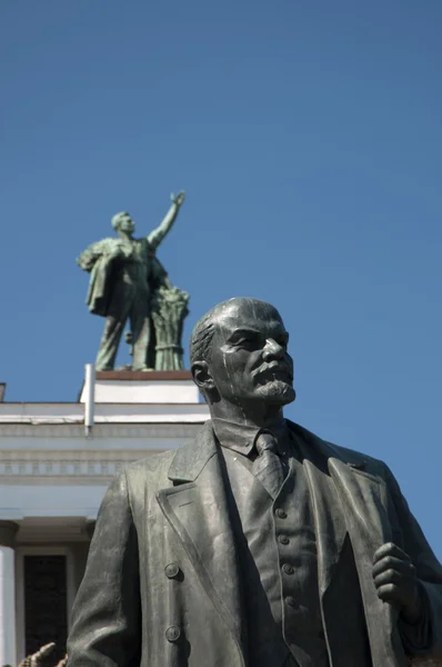 VVC, Main pavillion and Lenin monument — Stock Photo, Image